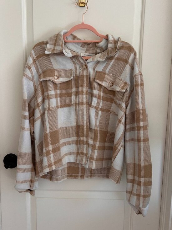 Francesca's Collections Tops - Francesca's Flannel Cropped Button Down